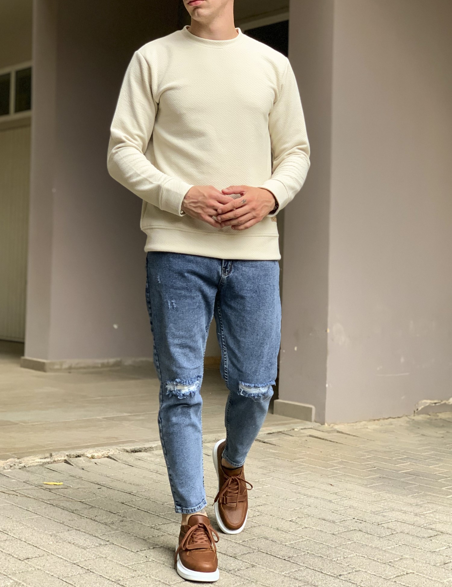 Ανδρικό σκούρο μπλε ελαστικό loose τζιν με σκίσιμο πεντάτσεπο με φερμουάρ 8393 φωτογραφία